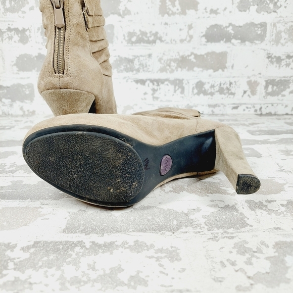 Me Too Lloyd Taupe Tan Pleated Leather Slip On Back Zip Heeled Ankle Boots V273 - Picture 8 of 13